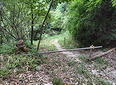 損壊した手すり